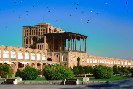 Yeganehtours.com_Isfahan_Ali_Qapu_01-1024x683